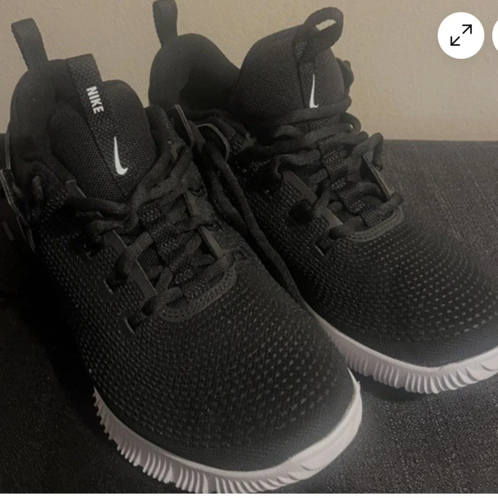 Nike Women's Black Knit Sneakers with White Outsole
